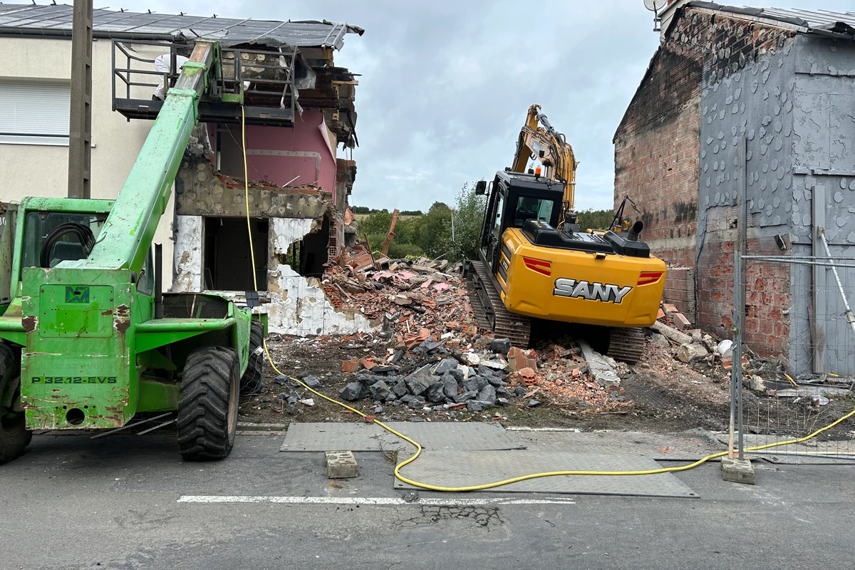 Démolition - Démolition sélective et complète, déconstruction sécurisée avec évacuation des déchets.