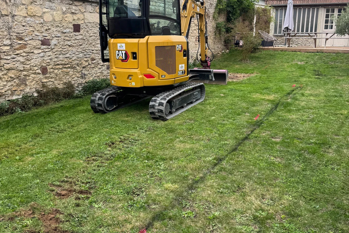 Terrassement empierrement et coffrage dalle béton