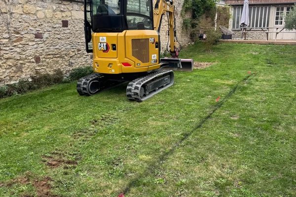 Terrassement empierrement et coffrage dalle béton